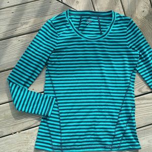 💙Talbots active wear tee